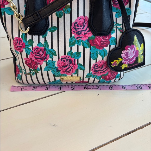 Luv Betsey Johnson Flower Satchel Crossbody Bag Black Striped 9x8x4/5 - Picture 12 of 16
